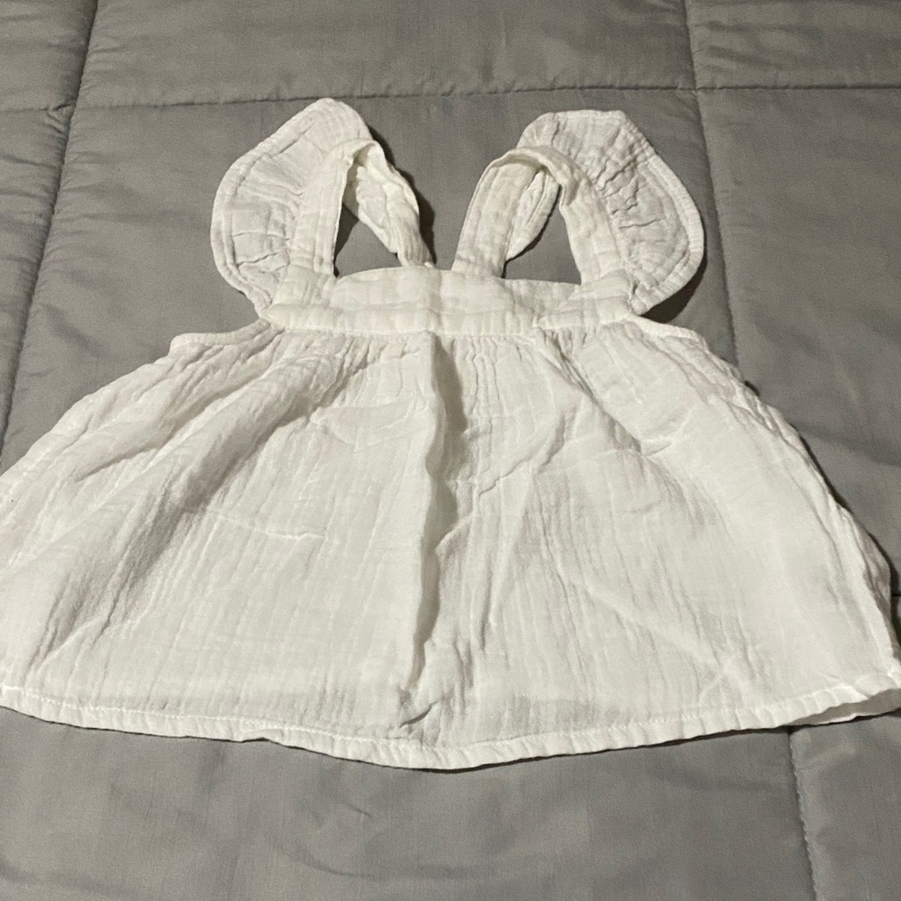 Old Navy Cream Sleeveless Top